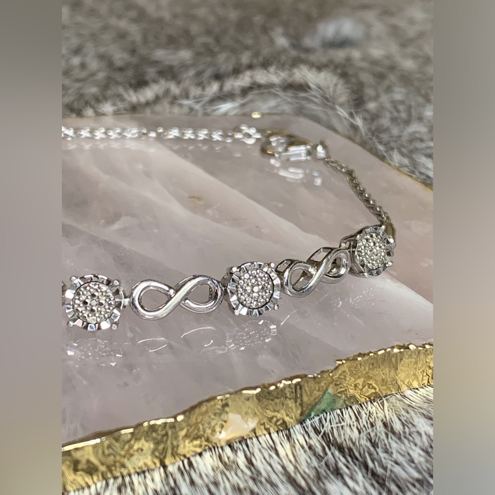 Sterling Silver Diamond Accent Infinity Link SK9 925 Bracelet